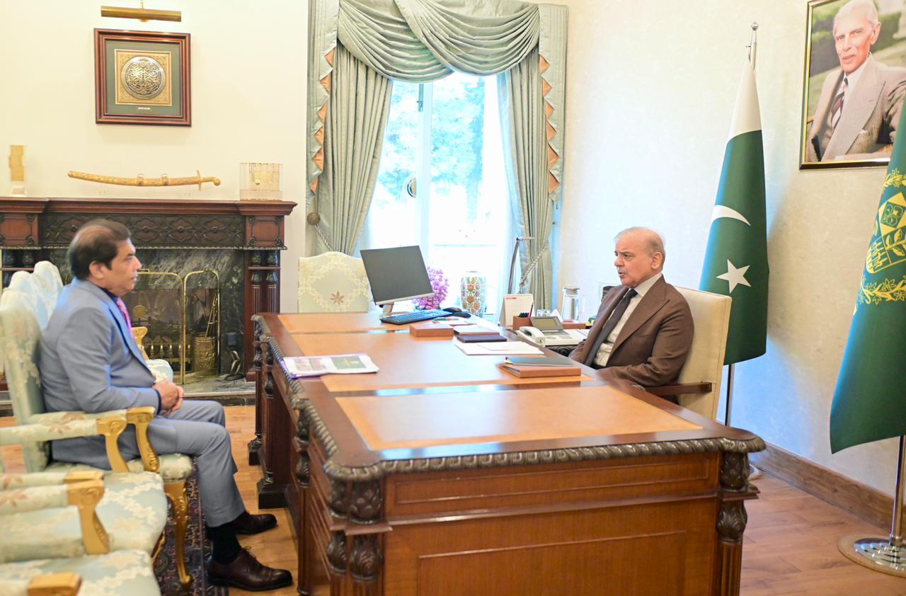 总理呼吁保障铁路出行安全加强货运服务以促进经济发展