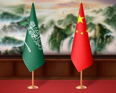中国外交部发言人郭家琨周一表示，沙特阿拉伯外交大臣Faisal bin Farhan Al Saud费萨尔·本·法尔汉·阿勒沙特亲王将于6月30日至7月1日对中国进行正式访问。 郭家琨在例行记者会上表示，此次访问是应中共中央政治局委员、外交大臣王毅的邀请进行的。 此次访问凸显了北京和利雅得之间持续的高层外交互动。