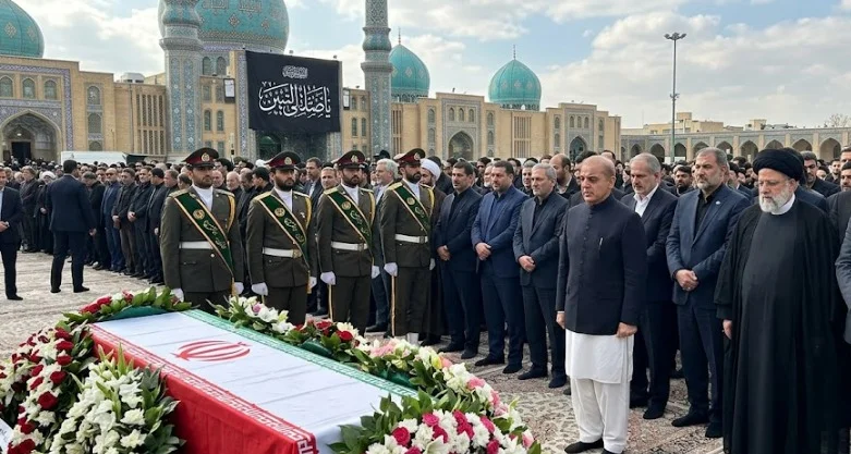 巴基斯坦总理出席在伊朗举行的Ayatollah Khamenei的葬礼祈祷仪式