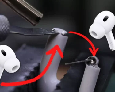 网络报道：苹果 AirPods 的功能已远不止无线耳机。越来越多的内容创作者利用其内置麦克风录制视频、播客和社交媒体内容，无需购置专用音频设备。 所有新款 AirPods，包括 AirPods（第三代）、AirPods Pro（第二代）和 AirPods Max，都配备了支持语音录制和通话的集成麦克风。 因此，许多新手创作者开始使用 AirPods 制作 TikTok 视频、Instagram Reels、YouTube Shorts 短视频以及进行远程采访。这些设备也为录制语音笔记和日常旁白提供了便捷的解决方案。 然而，音频专业人士提醒，AirPods 的设计初衷主要是为了通话，而非专业音频制作。 虽然其麦克风能够清晰地录制通话和在线会议内容，但与专用录音设备相比，它们通常会压缩音频，并且无法捕捉到太多的人声细节。此外，背景噪音和风声也会影响录音质量，尤其是在户外环境中。