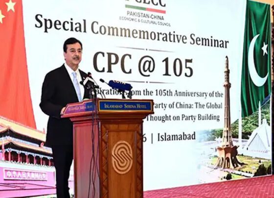 Gilani Calls for Expanding Pakistan-China Trade and Technology Cooperation
